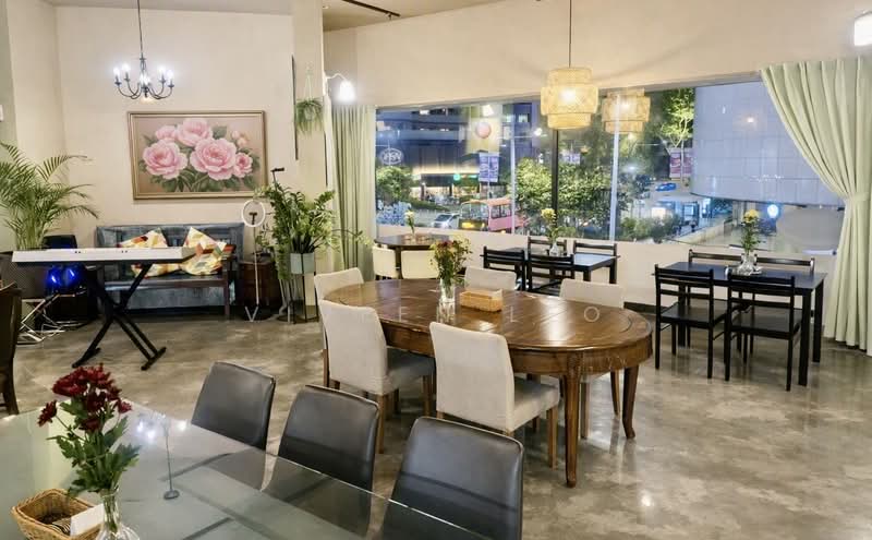 Orchard Towers, 400 Orchard Road, Orchard / River Valley, 2,350 sqft, Food & Beverage For Rent, by Viveen Leo, 500231533 - Dining Room - CommercialGuru.com.sg