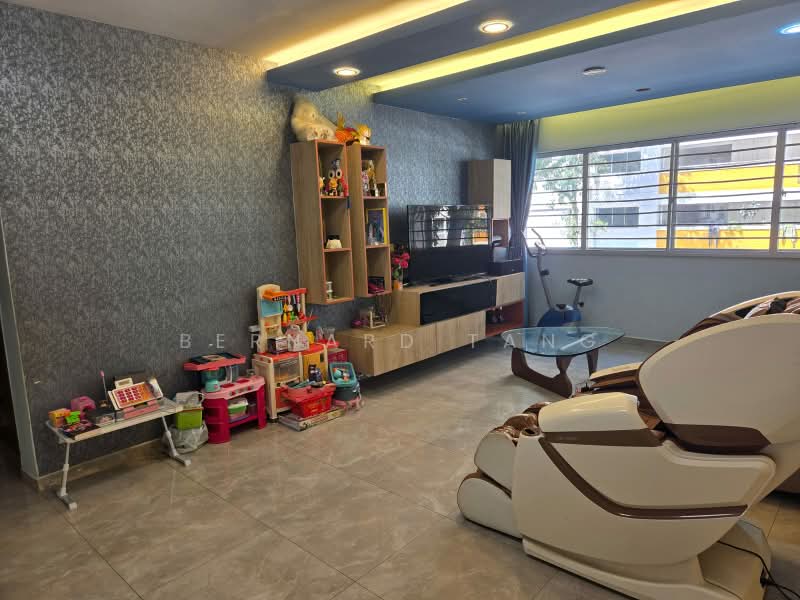 820 Yishun Street 81, 820 Yishun Street 81, Sembawang / Yishun, 3 Bedrooms, 1,302 sqft, HDB Flat For Sale, by Bernard Tang, 500231539 - Living Room - PropertyGuru.com.sg