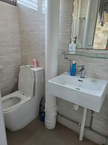 820 Yishun Street 81, 820 Yishun Street 81, Sembawang / Yishun, 3 Bedrooms, 1,302 sqft, HDB Flat For Sale, by Bernard Tang, 500231539 - Bathroom - PropertyGuru.com.sg