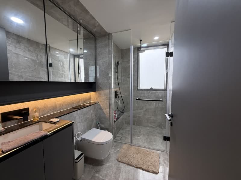 The Landmark, 173 Chin Swee Road, 3 Bedrooms, 1,076 sqft, Condominium For Rent, by Kin ,, 500231557 - Master Bathroom - PropertyGuru.com.sg