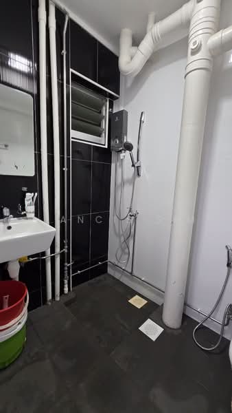 16 Joo Seng Road, 16 Joo Seng Road, 3 Bedrooms, 1,108 sqft, HDB Flat For Sale, by Francis Sim, 500231564 - Bathroom - PropertyGuru.com.sg