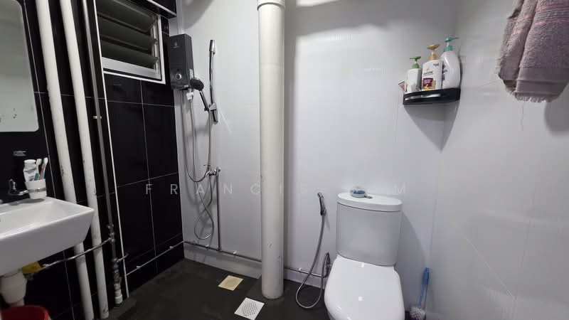 16 Joo Seng Road, 16 Joo Seng Road, 3 Bedrooms, 1,108 sqft, HDB Flat For Sale, by Francis Sim, 500231564 - Bathroom - PropertyGuru.com.sg