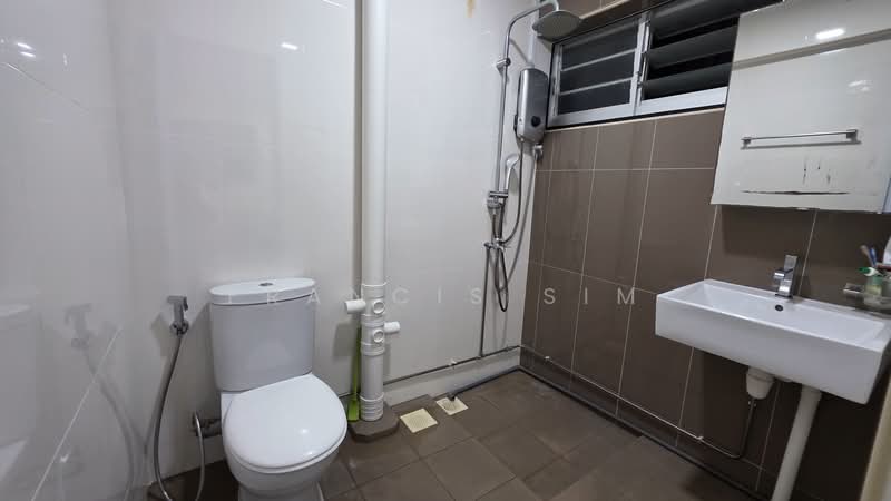 16 Joo Seng Road, 16 Joo Seng Road, 3 Bedrooms, 1,108 sqft, HDB Flat For Sale, by Francis Sim, 500231564 - Bathroom - PropertyGuru.com.sg