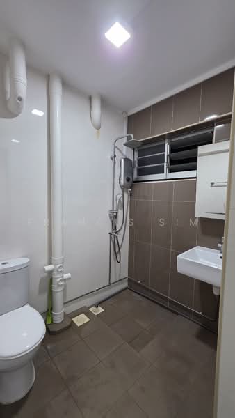 16 Joo Seng Road, 16 Joo Seng Road, 3 Bedrooms, 1,108 sqft, HDB Flat For Sale, by Francis Sim, 500231564 - Bathroom - PropertyGuru.com.sg