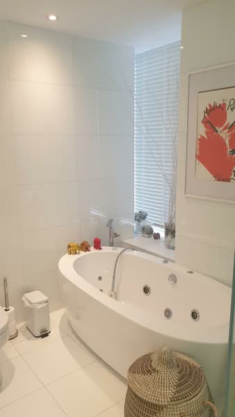 Oxley Residence, 51A Oxley Road, Orchard / River Valley, 4 Bedrooms, 2,573 sqft, Condominium For Sale, by John Wong, 500231572 - Bathroom - PropertyGuru.com.sg