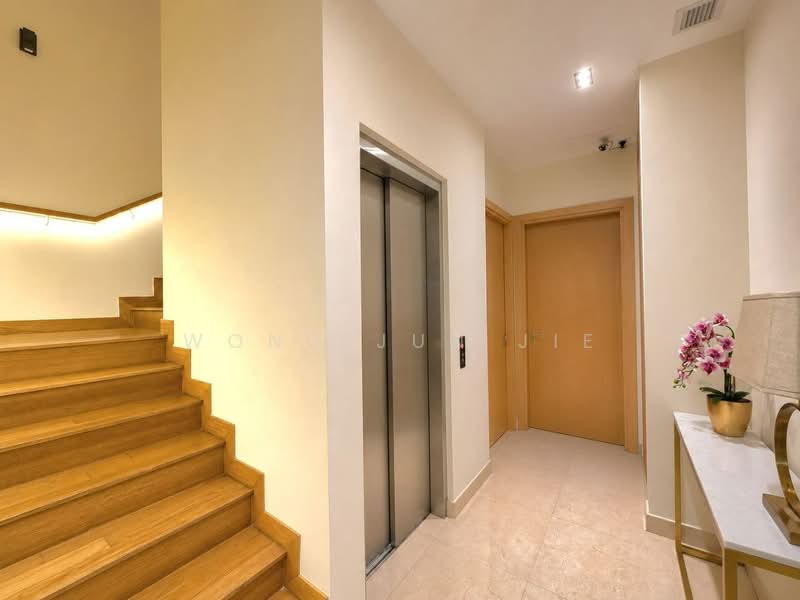 Belgravia Villas, 200 Ang Mo Kio Avenue 5, 5 Bedrooms, 3,584 sqft, Cluster House For Sale, by Wong Jun Jie, 500231581 - Corridor - PropertyGuru.com.sg