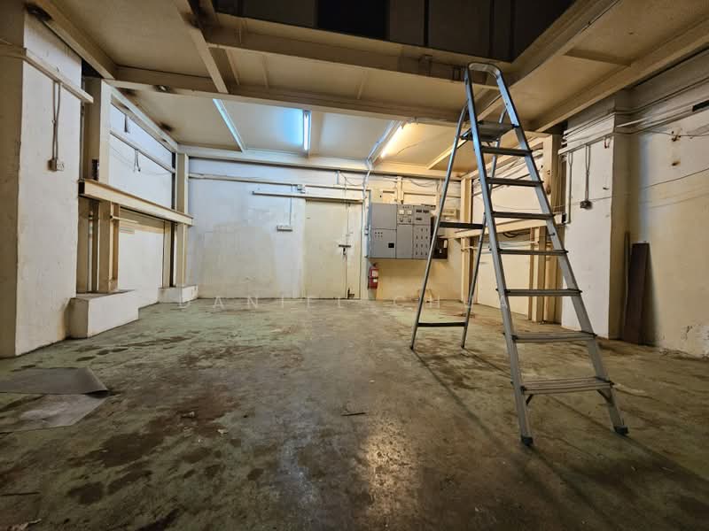Golden Wall Flatted Factory, 2 Jalan Rajah, 1,421 sqft, Light Industrial (B1) For Rent, by Daniel Chua, 500231585 - Interior - CommercialGuru.com.sg