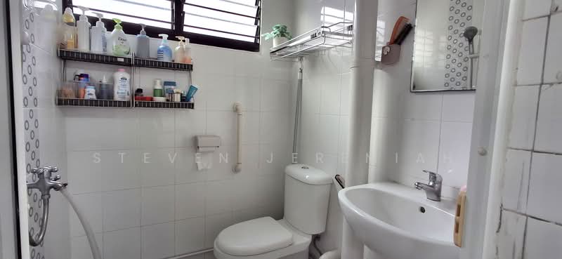 352 Clementi Avenue 2, 352 Clementi Avenue 2, Room Rental, 100 sqft, HDB Flat For Rent, by Steven Jeremiah, 500231594 - Bathroom - PropertyGuru.com.sg
