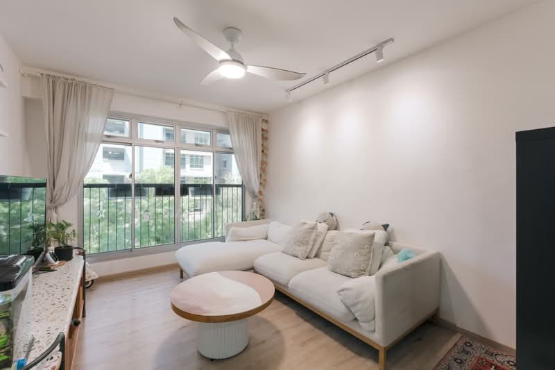 222B Bedok North Drive, 222B Bedok North Drive, 3 Bedrooms, 990 sqft, HDB Flat For Sale, by Karen Chua, 500231604 - Living Room - PropertyGuru.com.sg