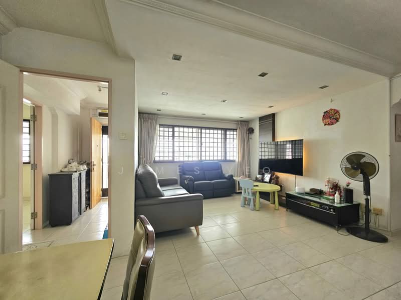 807 Woodlands Street 81, 807 Woodlands Street 81, 5 Bedrooms, 1,894 sqft, HDB Flat For Sale, by James Yeo, 500231615 - Living Room - PropertyGuru.com.sg