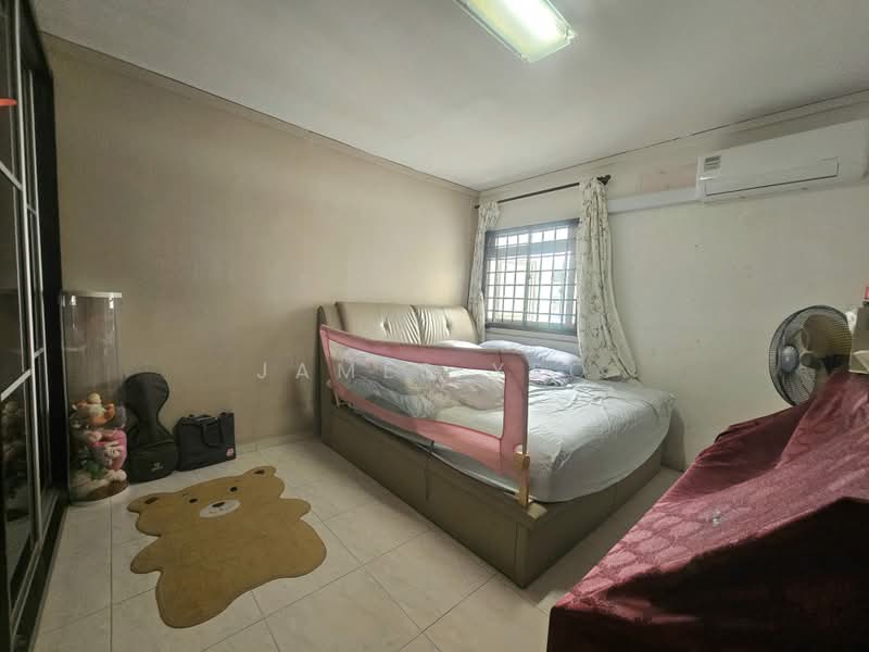 807 Woodlands Street 81, 807 Woodlands Street 81, 5 Bedrooms, 1,894 sqft, HDB Flat For Sale, by James Yeo, 500231615 - Bedroom - PropertyGuru.com.sg