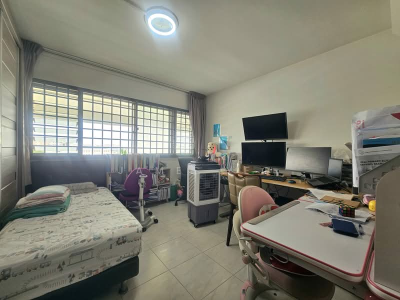 807 Woodlands Street 81, 807 Woodlands Street 81, 5 Bedrooms, 1,894 sqft, HDB Flat For Sale, by James Yeo, 500231615 - Bedroom - PropertyGuru.com.sg