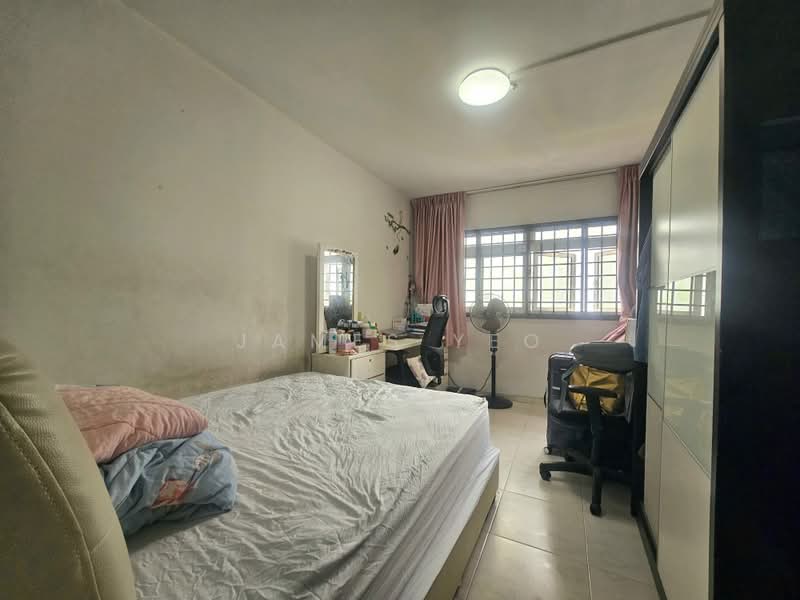 807 Woodlands Street 81, 807 Woodlands Street 81, 5 Bedrooms, 1,894 sqft, HDB Flat For Sale, by James Yeo, 500231615 - Bedroom - PropertyGuru.com.sg