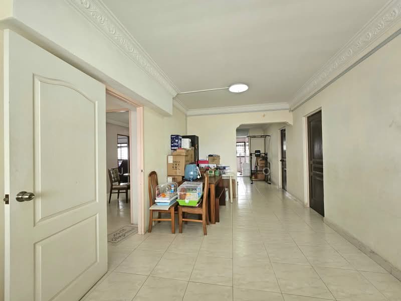 807 Woodlands Street 81, 807 Woodlands Street 81, 5 Bedrooms, 1,894 sqft, HDB Flat For Sale, by James Yeo, 500231615 - Living Room - PropertyGuru.com.sg