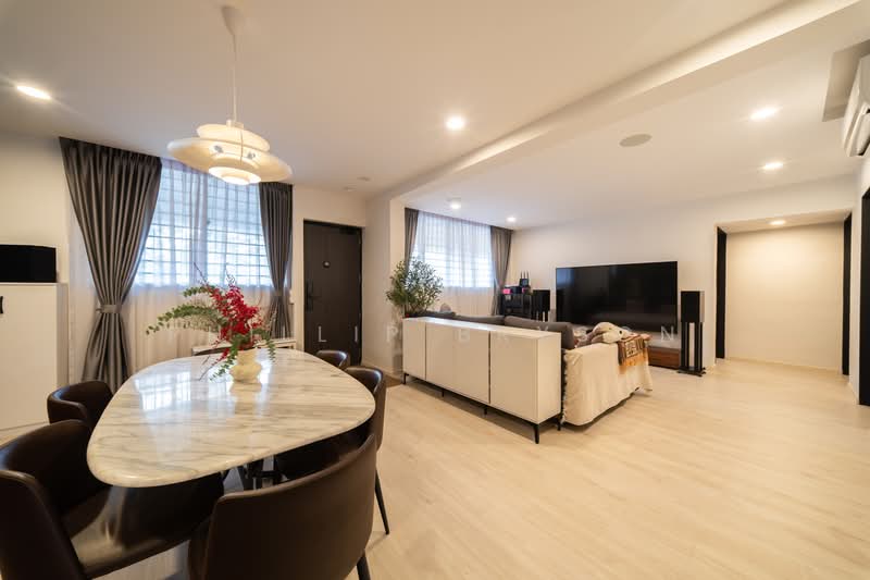 17 Toh Yi Drive, 17 Toh Yi Drive, 3 Bedrooms, 1,119 sqft, HDB Flat For Sale, by Phillip Bryson, 500231621 - Living Room - PropertyGuru.com.sg