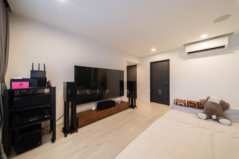 17 Toh Yi Drive, 17 Toh Yi Drive, 3 Bedrooms, 1,119 sqft, HDB Flat For Sale, by Phillip Bryson, 500231621 - Living Room - PropertyGuru.com.sg