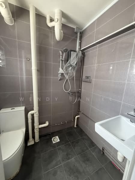 435 Yishun Avenue 6, 435 Yishun Avenue 6, 3 Bedrooms, 904 sqft, HDB Flat For Sale, by Wendy Tan KL, 500231623 - Bathroom - PropertyGuru.com.sg