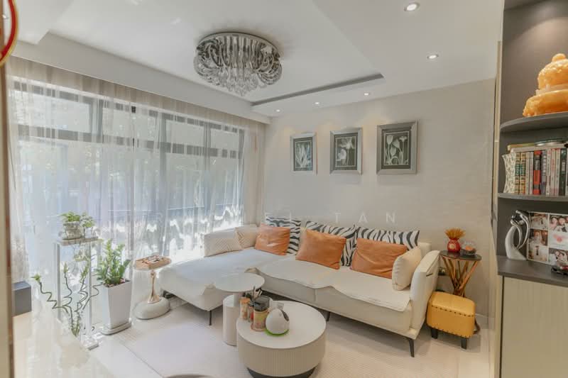 996B Buangkok Crescent, 996B Buangkok Crescent, 3 Bedrooms, 990 sqft, HDB Flat For Sale, by Rachel Tan, 500231627 - Living Room - PropertyGuru.com.sg