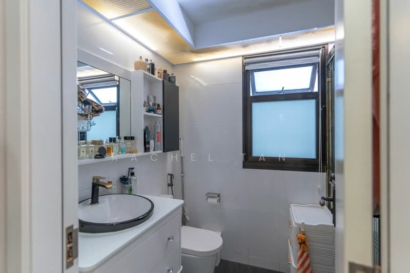 996B Buangkok Crescent, 996B Buangkok Crescent, 3 Bedrooms, 990 sqft, HDB Flat For Sale, by Rachel Tan, 500231627 - Bathroom - PropertyGuru.com.sg