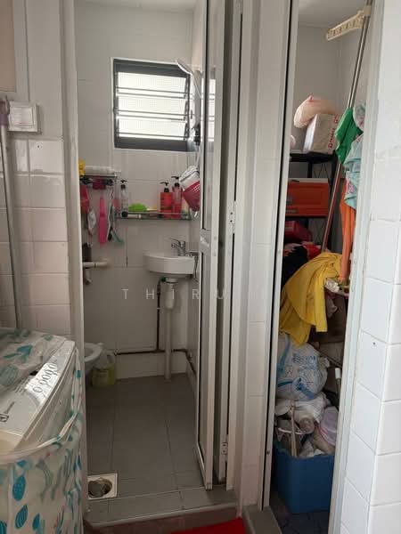 523 Bukit Batok Street 52, 523 Bukit Batok Street 52, Dairy Farm / Bukit Panjang / Choa Chu Kang, 2 Bedrooms, 646 sqft, HDB Flat For Sale, by Thiru P, 500231630 - Bathroom - PropertyGuru.com.sg