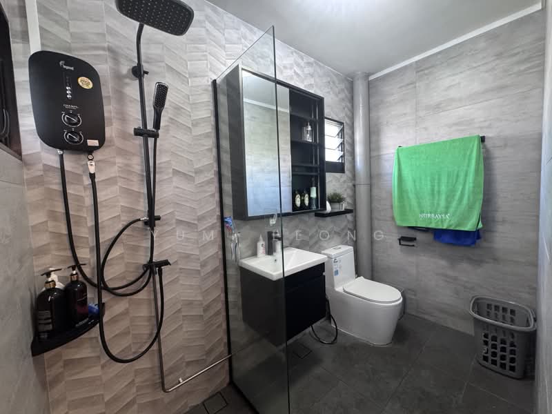 136 Pasir Ris Street 11, 136 Pasir Ris Street 11, 4 Bedrooms, 2,023 sqft, HDB Flat For Sale, by Yumi Leong, 500231637 - Bathroom - PropertyGuru.com.sg
