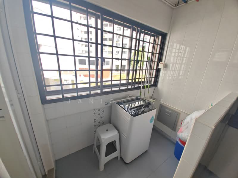 410 Hougang Avenue 10, 410 Hougang Avenue 10, 3 Bedrooms, 979 sqft, HDB Flat For Rent, by Janice Lee, 500231653 - Yard Area - PropertyGuru.com.sg