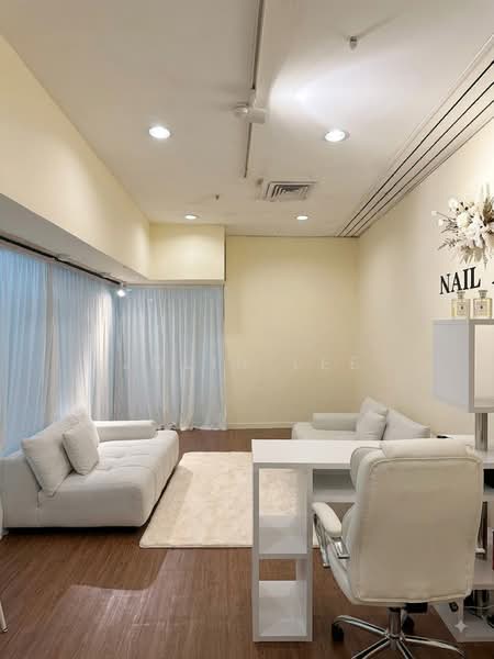 Excelsior Hotel, 5 Coleman Street, 280 sqft, Mall Shop For Sale, by Jolin Lee, 500231658 - Living Room - CommercialGuru.com.sg