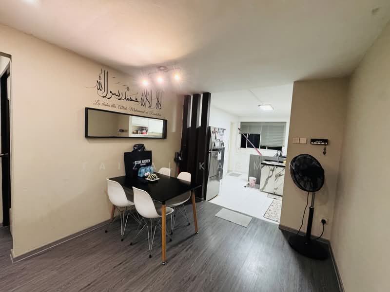 410 Bukit Batok West Avenue 4, 410 Bukit Batok West Avenue 4, 2 Bedrooms, 732 sqft, HDB Flat For Rent, by Faizal Kasmin, 500231659 - Kitchen - PropertyGuru.com.sg
