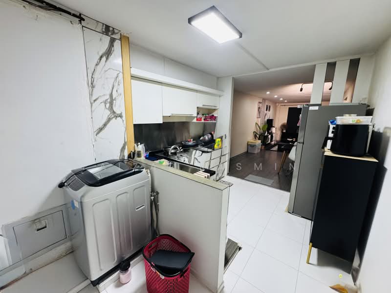410 Bukit Batok West Avenue 4, 410 Bukit Batok West Avenue 4, 2 Bedrooms, 732 sqft, HDB Flat For Rent, by Faizal Kasmin, 500231659 - Kitchen - PropertyGuru.com.sg