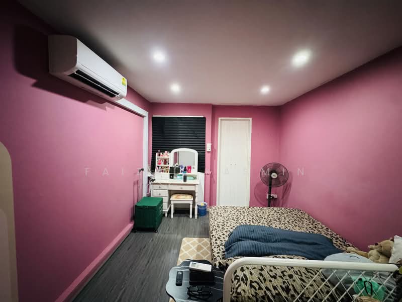 410 Bukit Batok West Avenue 4, 410 Bukit Batok West Avenue 4, 2 Bedrooms, 732 sqft, HDB Flat For Rent, by Faizal Kasmin, 500231659 - Bedroom - PropertyGuru.com.sg