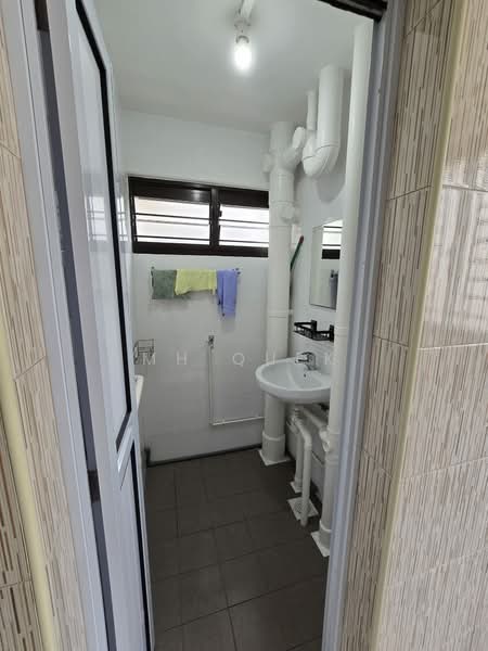 74 Bedok North Road, 74 Bedok North Road, 2 Bedrooms, 635 sqft, HDB Flat For Sale, by MH Quek, 500231660 - Bathroom - PropertyGuru.com.sg