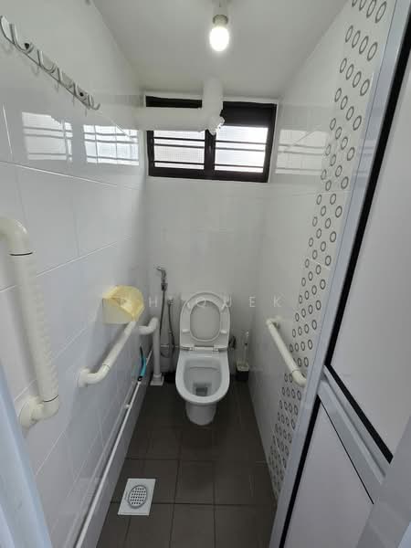 74 Bedok North Road, 74 Bedok North Road, 2 Bedrooms, 635 sqft, HDB Flat For Sale, by MH Quek, 500231660 - Bathroom - PropertyGuru.com.sg
