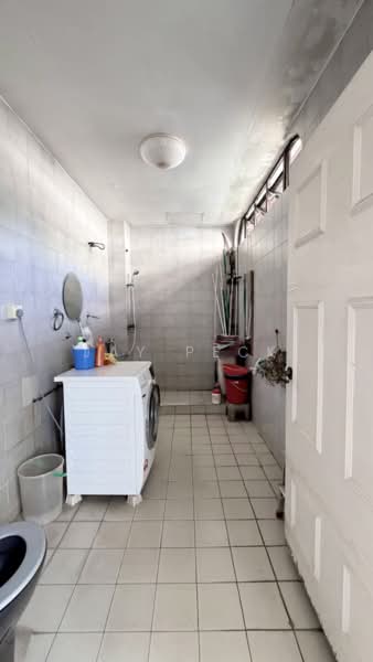 For Rebuilt, large corner terrace, , 6 Bedrooms, 3,658 sqft, Corner Terrace For Sale, by JAY PECK, 500231665 - Bathroom - PropertyGuru.com.sg