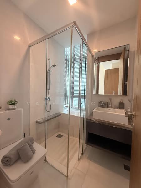 Residences @ Emerald Hill, 119 Emerald Hill Road, Orchard / River Valley, 3 Bedrooms, 1,657 sqft, Condominium For Sale, by Valerie Cai, 500231672 - Bathroom - PropertyGuru.com.sg