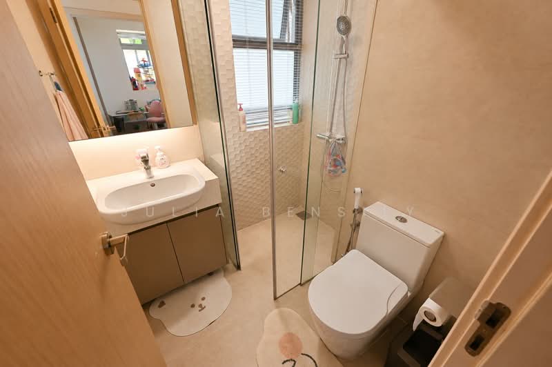 Casabella, 176 Duchess Avenue, 4 Bedrooms, 1,453 sqft, Condominium For Sale, by Julia Bensily, 500231676 - Bathroom - PropertyGuru.com.sg