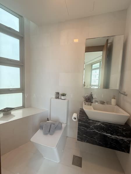 Residences @ Emerald Hill, 119 Emerald Hill Road, Orchard / River Valley, 4 Bedrooms, 2,196 sqft, Condominium For Sale, by Valerie Cai, 500231679 - Bathroom - PropertyGuru.com.sg