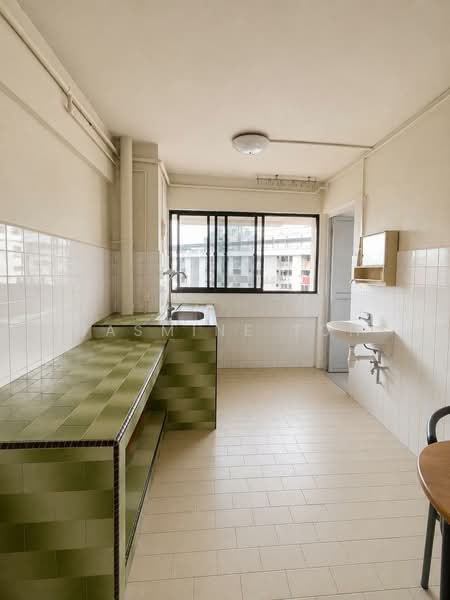 269 Bukit Batok East Avenue 4, 269 Bukit Batok East Avenue 4, 2 Bedrooms, 689 sqft, HDB Flat For Sale, by Jasmine Toh, 500231682 - Kitchen - PropertyGuru.com.sg