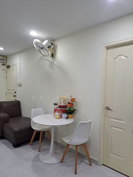 222 Yishun Street 21, 222 Yishun Street 21, Room Rental, 200 sqft, HDB Flat For Rent, by Bryan Lee, 500231692 - Living Room - PropertyGuru.com.sg