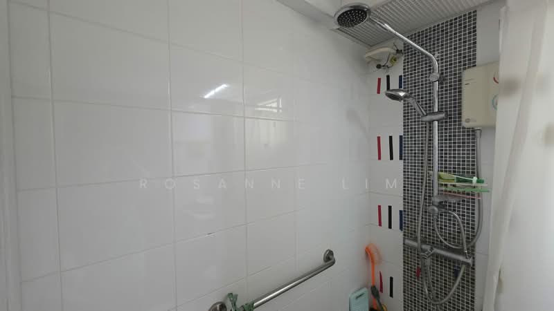 313B Sumang Link, 313B Sumang Link, 3 Bedrooms, 1,205 sqft, HDB Flat For Rent, by Rosanne Lim, 500231697 - Bathroom - PropertyGuru.com.sg