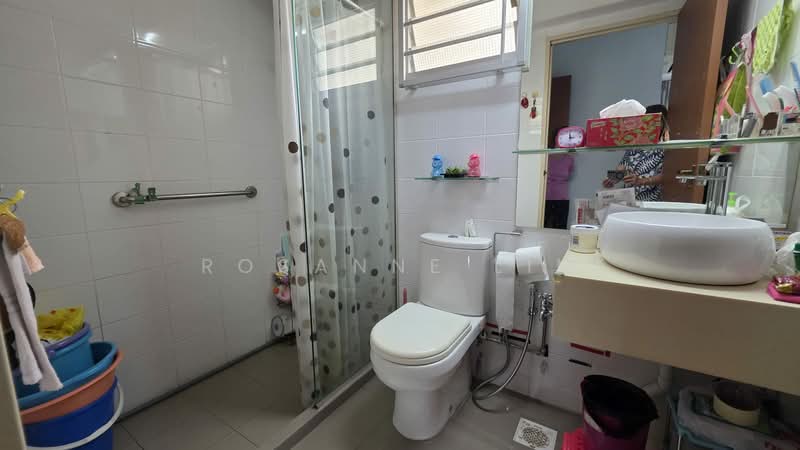 313B Sumang Link, 313B Sumang Link, 3 Bedrooms, 1,205 sqft, HDB Flat For Rent, by Rosanne Lim, 500231697 - Bathroom - PropertyGuru.com.sg