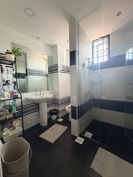 Soo Chow Garden, Soo Chow Garden Road, Room Rental, 250 sqft, Terraced House For Rent, by Sherwin Lim, 500231703 - Bathroom - PropertyGuru.com.sg