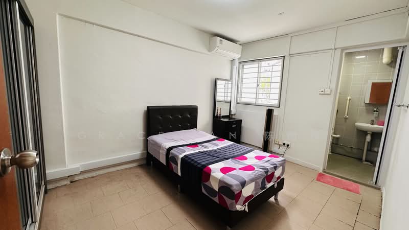 232 Jurong East Street 21, 232 Jurong East Street 21, 2 Bedrooms, 721 sqft, HDB Flat For Sale, by Grace Tan 陈丽玲, 500231705 - Bedroom - PropertyGuru.com.sg