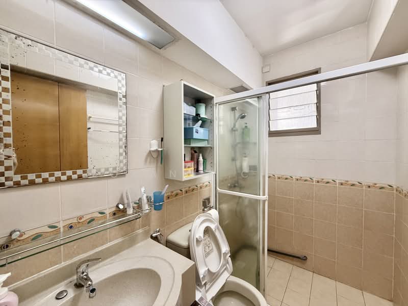 165A Punggol Central, 165A Punggol Central, 3 Bedrooms, 1,227 sqft, HDB Flat For Sale, by Zoxanne Chia, 500231706 - Bathroom - PropertyGuru.com.sg