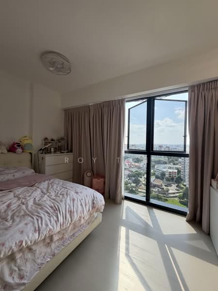 Riverfront Residences, 41 Hougang Avenue 7, 3 Bedrooms, 1,087 sqft, Condominium For Sale, by Roy Tan, 500231709 - Bedroom - PropertyGuru.com.sg