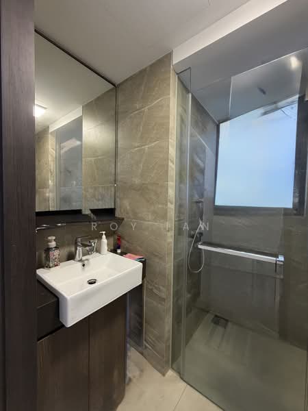 Riverfront Residences, 41 Hougang Avenue 7, 3 Bedrooms, 1,087 sqft, Condominium For Sale, by Roy Tan, 500231709 - Bathroom - PropertyGuru.com.sg