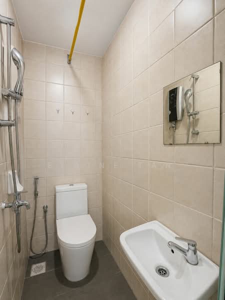 Near Serangoon MRT and NEX. Next to Yangzheng Primary School, Hougang / Punggol / Sengkang, 3 Bedrooms, 1,658 sqft, Condominium For Sale, by Elaine Tan, 500231711 - Bathroom - PropertyGuru.com.sg