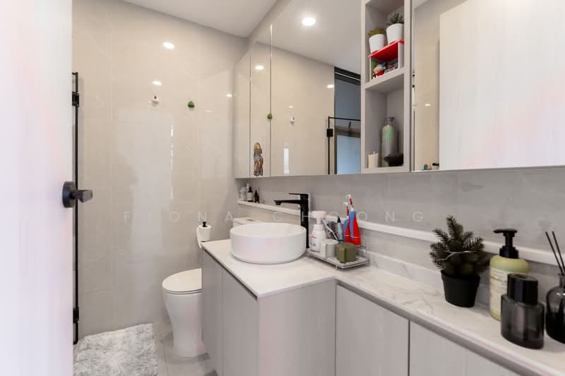 Twin Waterfalls, 108 Punggol Walk, 3 Bedrooms, 1,873 sqft, Executive Condominium For Sale, by Fiona Choong, 500231721 - Bathroom - PropertyGuru.com.sg