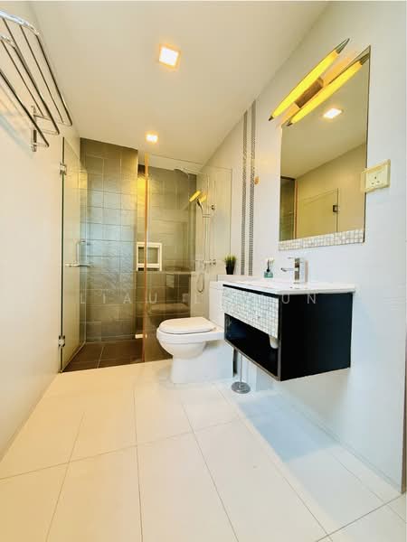 Botanic Gardens View, 19 Taman Serasi, Room Rental, 250 sqft, Apartment For Rent, by Liau Li Jun, 500231730 - Bathroom - PropertyGuru.com.sg