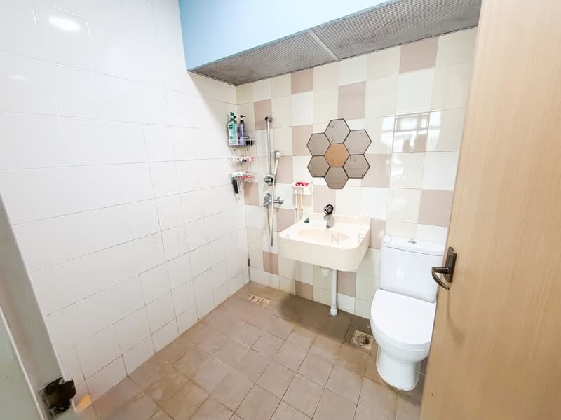 306B Punggol Place, 306B Punggol Place, Hougang / Punggol / Sengkang, 2 Bedrooms, 721 sqft, HDB Flat For Sale, by Shynna Neo, 500231738 - Bathroom - PropertyGuru.com.sg