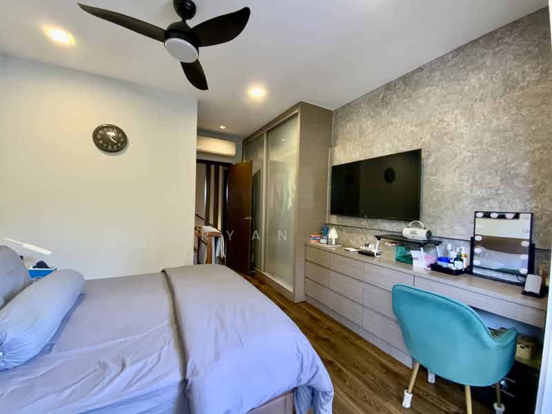 Teacher's Housing Estate, Tagore Avenue, 6 Bedrooms, 3,600 sqft, Terraced House For Sale, by Ryan A, 500231744 - Bedroom - PropertyGuru.com.sg